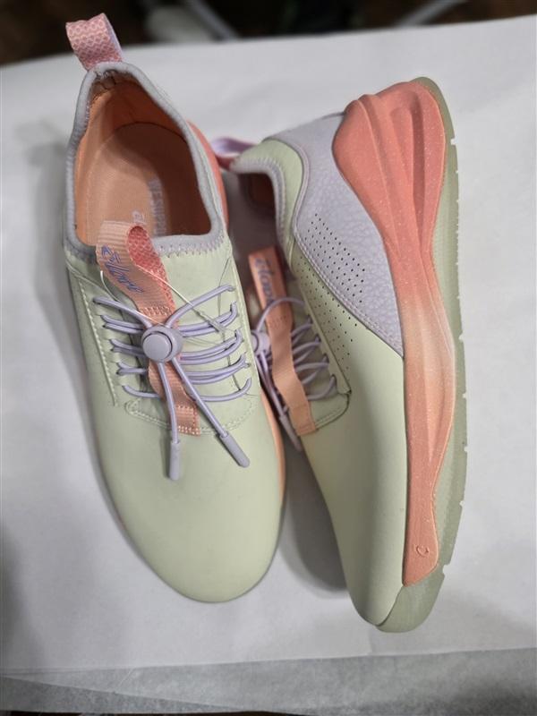 NWOT Clove 8.5 Classic Nursing Tennis Slip Resistant Shoes Peach Quartz 127645