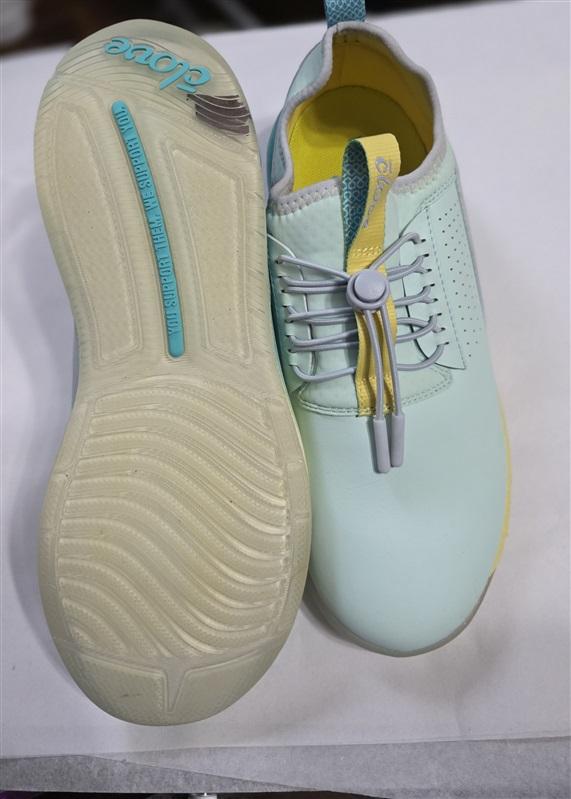 NWOT Clove 8 Classic Nursing Tennis Slip Resistant Shoes Apple Jade 127647