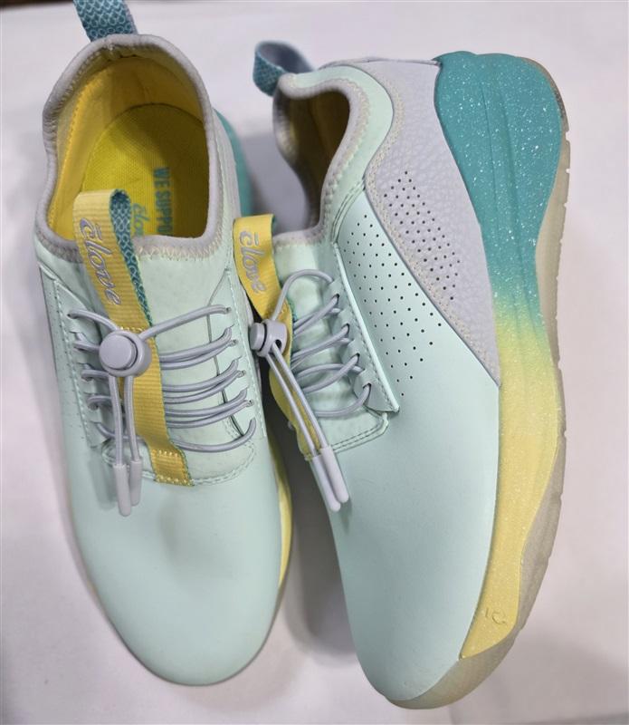 NWOT Clove 8 Classic Nursing Tennis Slip Resistant Shoes Apple Jade 127647
