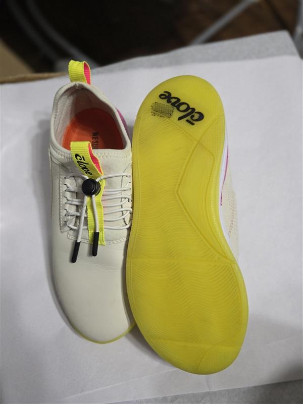 NWOT Clove 7 Classic Nursing Tennis Slip Resistant Shoes LemonAid 127654