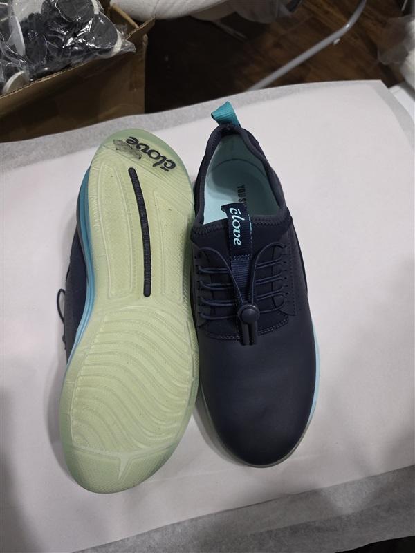 NWOT Clove 7 Classic Nursing Tennis Slip Resistant Shoes Navy Blue Aqua 127664