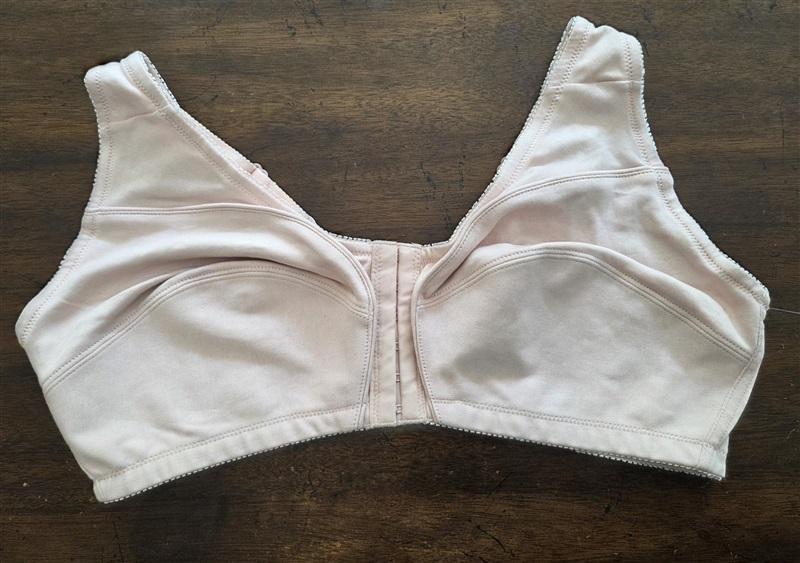 NWOT 40C Comfort Choice Wirefree Front Hook Seamless Leisure Bra Peach 128028