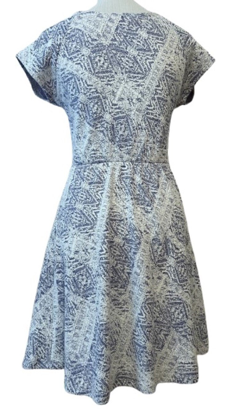 NWT ReneeC LG A-Line Dress Short Sleeve Stretch Textured Blue White 128167