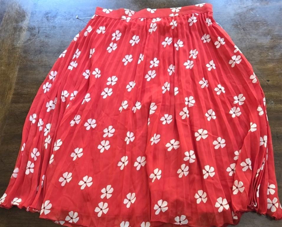 New AQUA Size M Pleated Floral Midi Length Flounce Skirt Red #128191