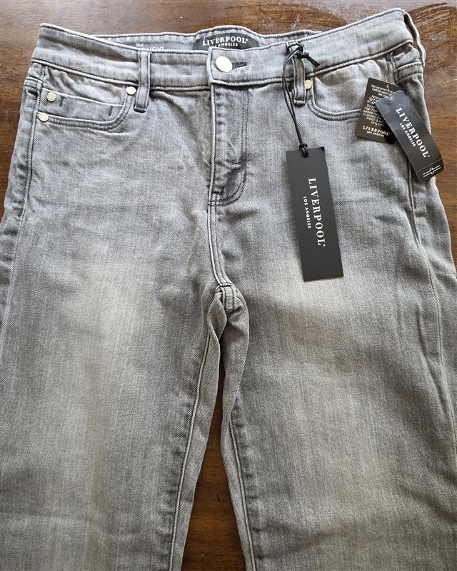 NWT Liverpool 16 33 Fringe Hem Pumice Gray Fray Jeans Crop Straight 128395