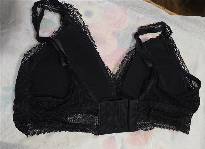 NWOT Leonisa 34 Delicate Lace Triangle Bra 011897B Black Bralette 128666