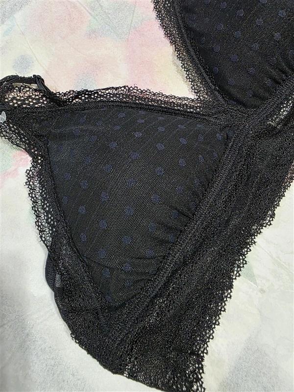 NWOT Leonisa 34 Delicate Lace Triangle Bra 011897B Black Bralette 128666