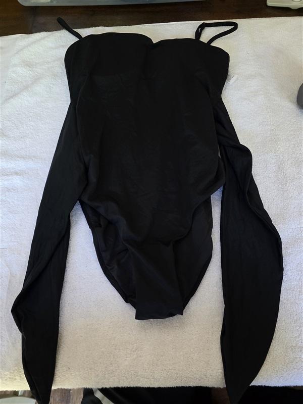 NWTD What We Wore M Knot Detail One Piece Swimsuit Black 128779