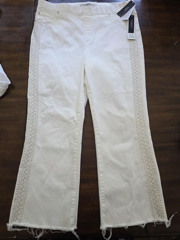 NWT Liverpool 6 28 Chloe Crop Pull-on Cropped Flare White 128802