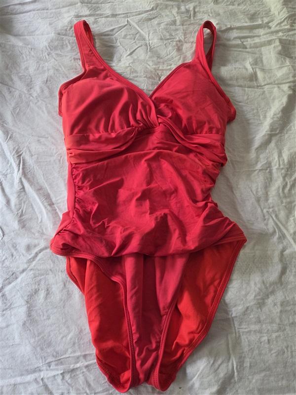 NWOT Ralph Lauren 10 Beach Club Solids Twist Underwire Red 1Pc Swimsuit 128953