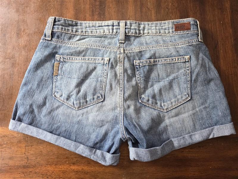 NWOT Paige 26 HUTTON ROLLED MID RISE STRETCH DENIM SHORTS 129112