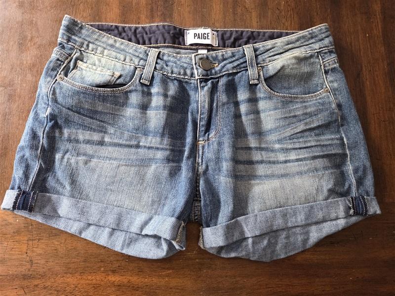 NWOT Paige 26 HUTTON ROLLED MID RISE STRETCH DENIM SHORTS 129112
