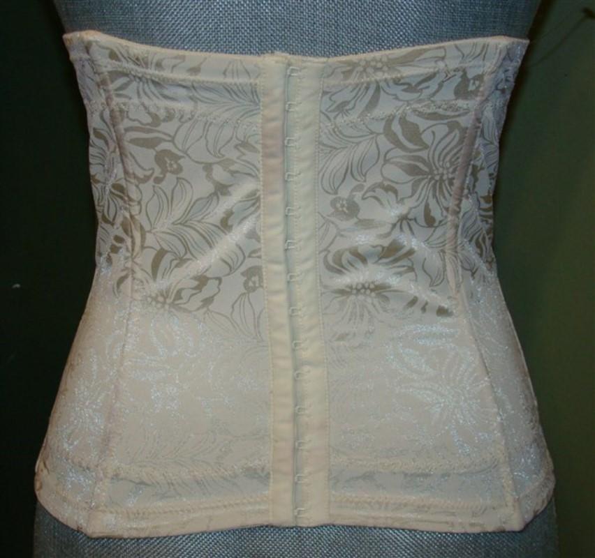 NWOT Flexees Small Instant Slimmer Long Torso Waist Nipper 6868 White 129209