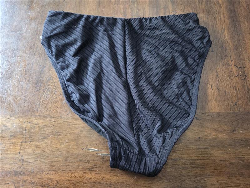 NWOT Robin Piccone Yasmine S high waist Chain Bikini Swim Bottom Black 129300