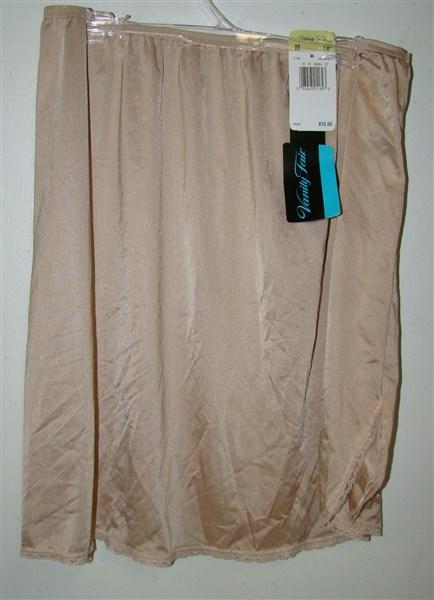 NWOT Vanity Fair MediumHalf Slip 11760 18" Beige Slit Sides 129339