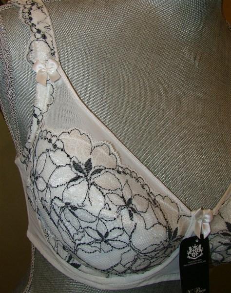 NWT Va Bien 30F D'Lite Leisure Bra With Lift 618 White Bliack 129360