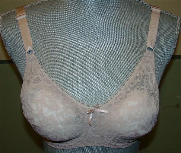 NWOT Bali 38DD Lace 'N Smooth Seamless Cup Underwire Bra 3432 Beige 129399