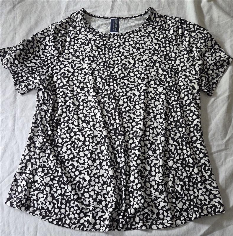 NWOT Swim 365 14/16 T Shirt Rash Guard Swim Top Black White 129429