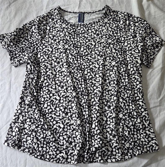 NWOT Swim 365 14/16 T Shirt Rash Guard Swim Top Black White 129429