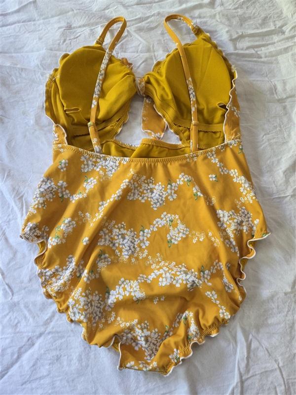 NWT Jessica Simpson XL Ruffled Edge Floral 1PC Swimsuit Yellow Floral 129522