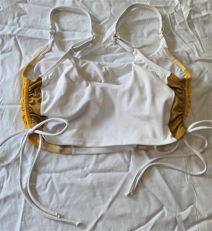 NWOT Robin Piccone M Charlie White Yellow Dandelion Bikini Swim Top 129716