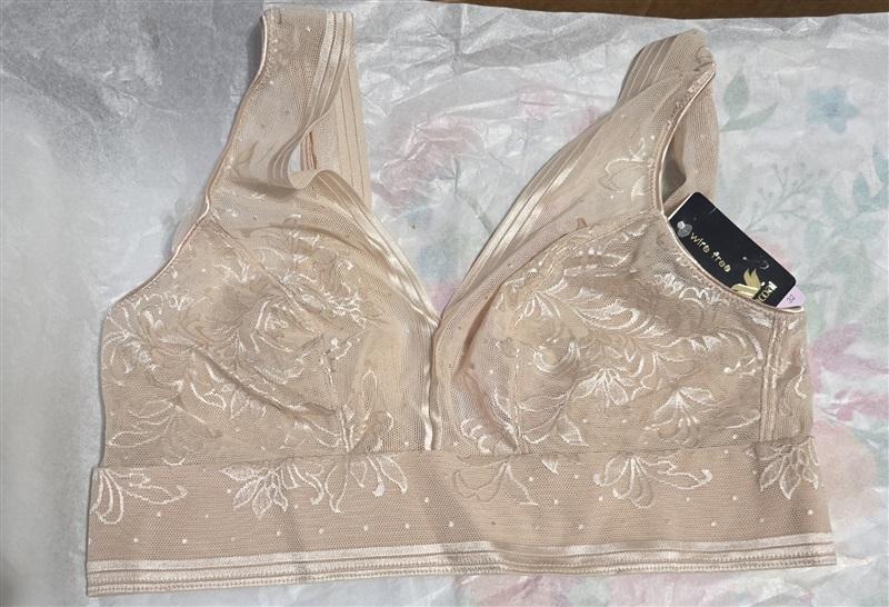 NWT Wacoal 32 Net Effect Soft Cup Bra 810340 Floral Beige 129745