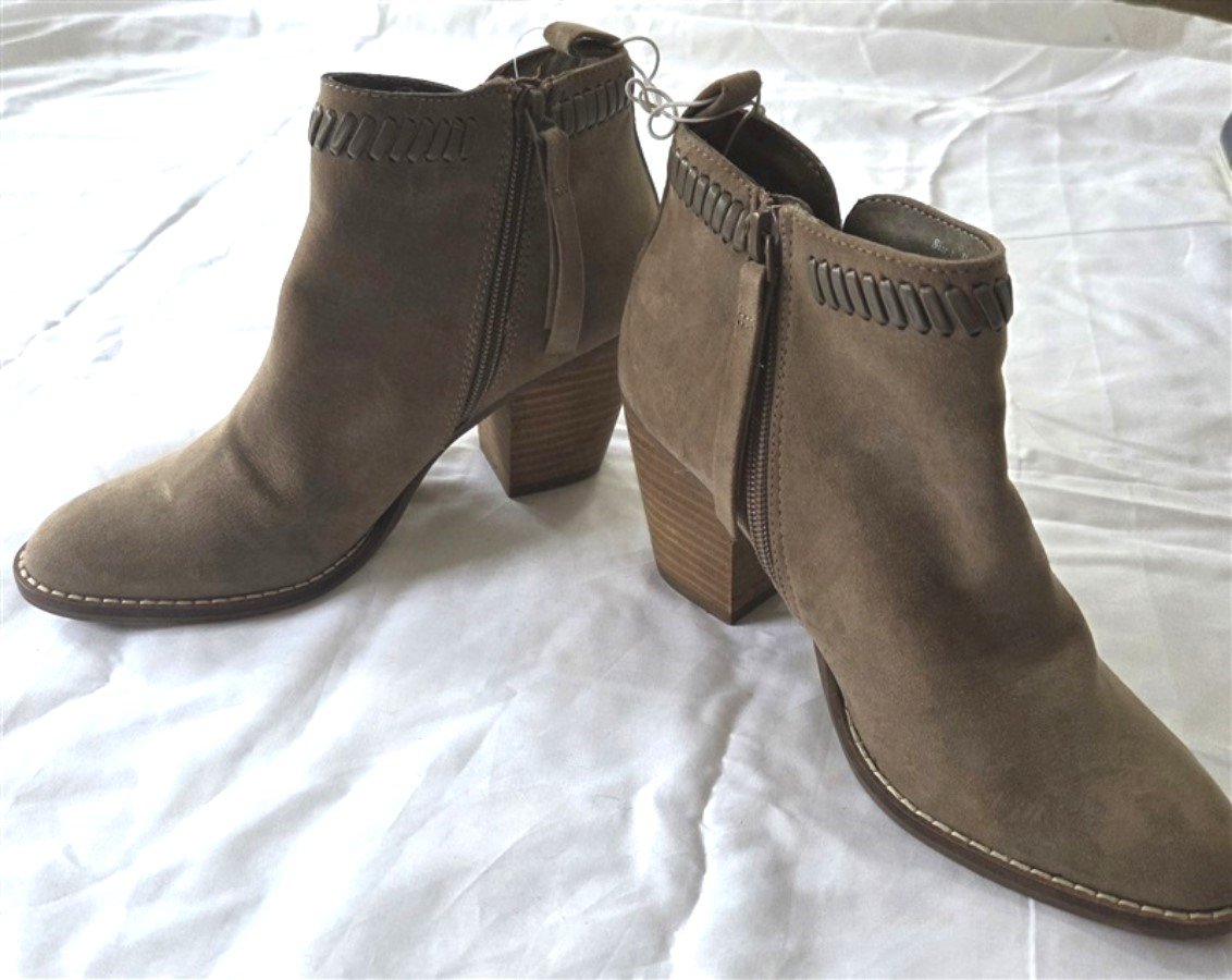 NWOT DV8 Dolce Vita 5 Wedge Cut Out Suede Heeled Bootie Tan 129775