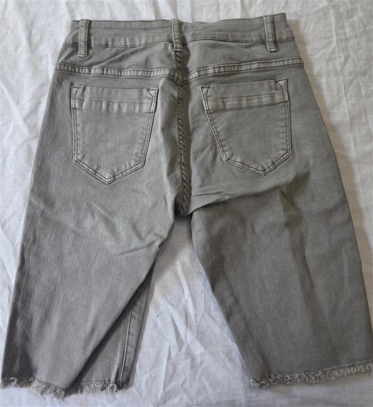 NWT Downeast 6 Fringed Denim Bermuda Jean Shorts Silver Gray 129830