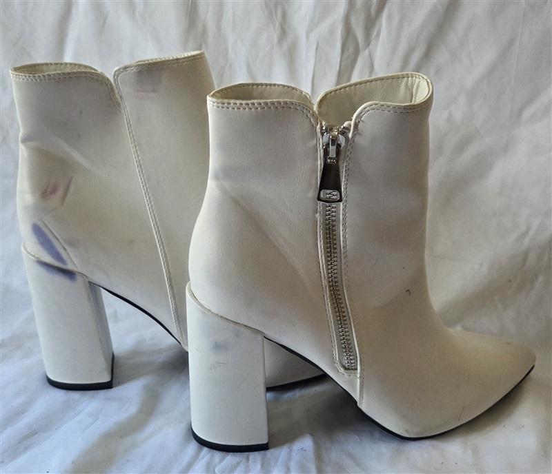 NWOT Princess Polly 9 Seren Point Toe Block Heel Ankle Boot Booties White 129889