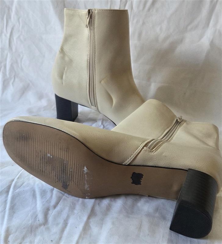 NWOT Loft 8.5 Almond Toe Block Heel Ankle Boot Booties Cream 129891