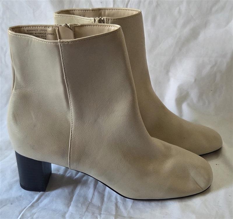 NWOT Loft 8.5 Almond Toe Block Heel Ankle Boot Booties Cream 129891
