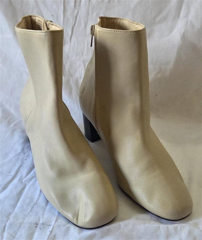 NWOT Loft 8.5 Almond Toe Block Heel Ankle Boot Booties Cream 129891
