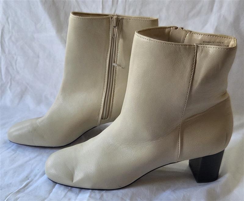 NWOT Loft 8.5 Almond Toe Block Heel Ankle Boot Booties Cream 129891