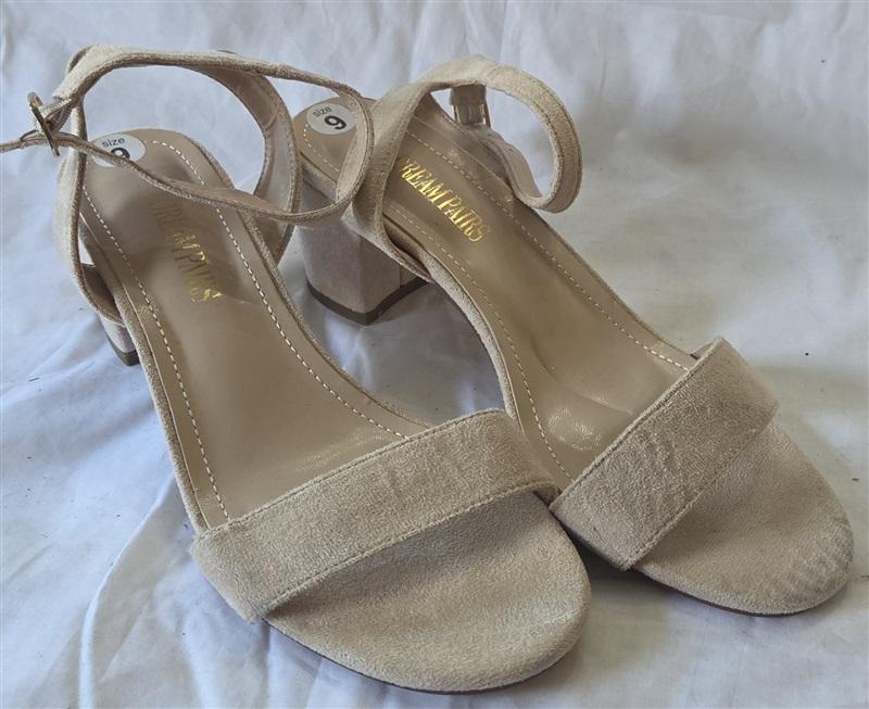 NWOT Dream Pairs 9 Carnival Beige Faux Suede Strappy Heel Sandals 129895