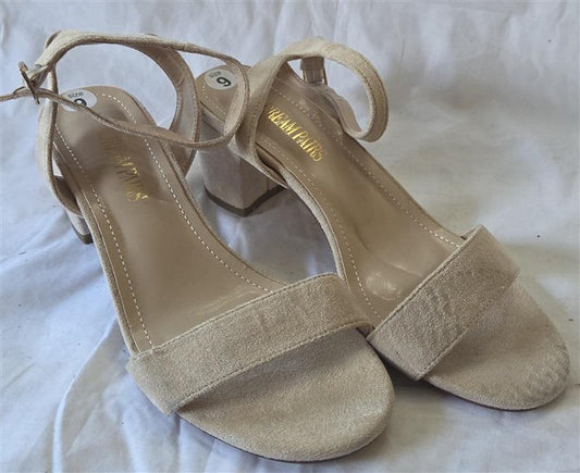 NWOT Dream Pairs 9 Carnival Beige Faux Suede Strappy Heel Sandals 129895