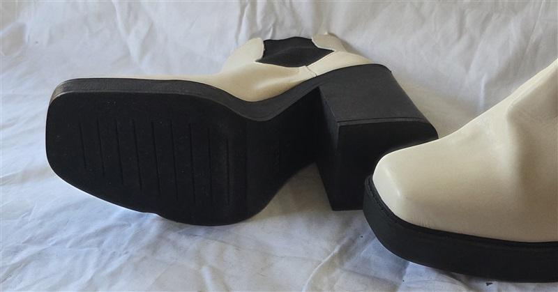 NWOT Mia 9 Luda Chunky Ivory Y2K Lug Chelsea Heel Boots 129897