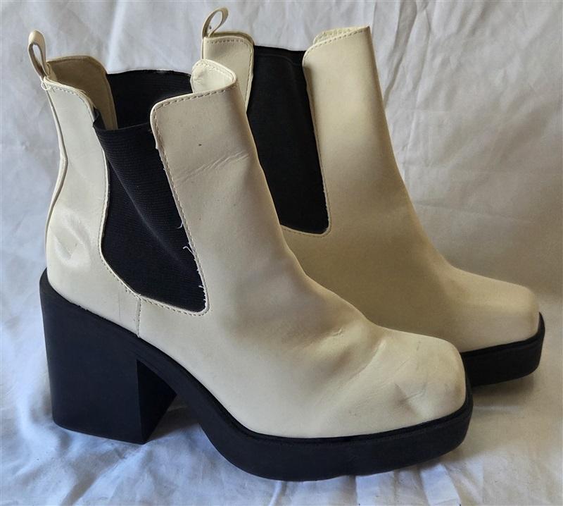 NWOT Mia 9 Luda Chunky Ivory Y2K Lug Chelsea Heel Boots 129897