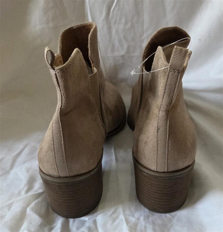 NWOT Dr Scholls 10 Teammate Stretch Faux Suede Ankle Booties Boots 129944