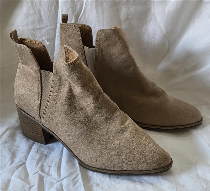 NWOT Dr Scholls 10 Teammate Stretch Faux Suede Ankle Booties Boots 129944