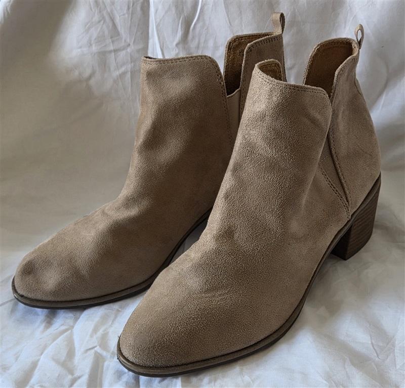 NWOT Dr Scholls 10 Teammate Stretch Faux Suede Ankle Booties Boots 129944