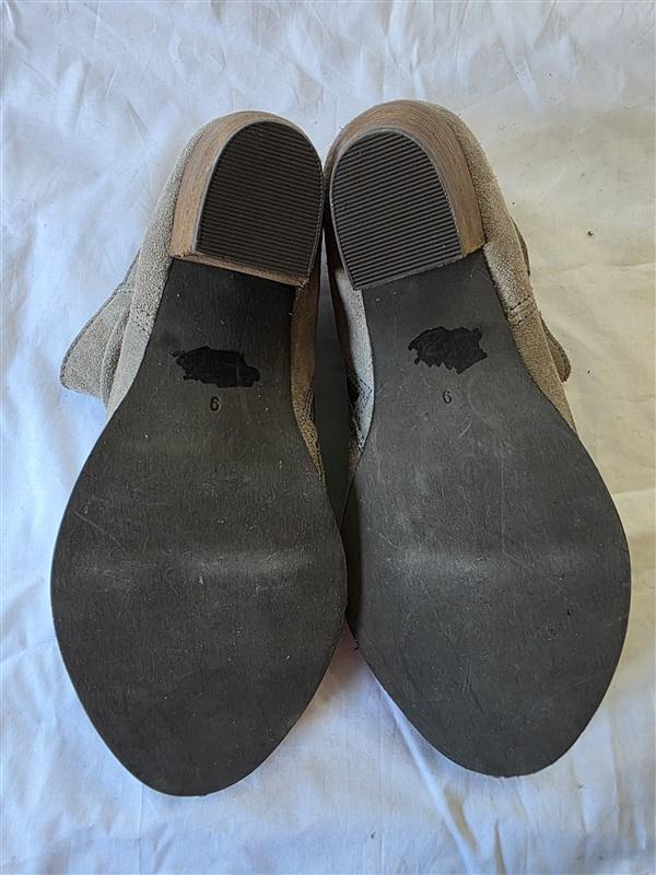 NWOT Diba 9 Gray Suede Stacked Heel Ankle Boots 129945