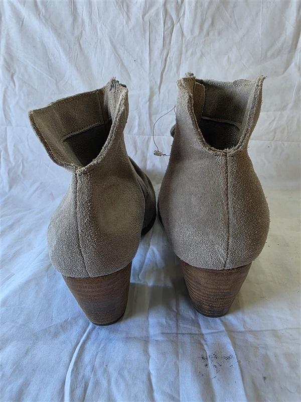 NWOT Diba 9 Gray Suede Stacked Heel Ankle Boots 129945