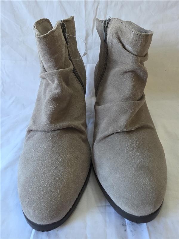 NWOT Diba 9 Gray Suede Stacked Heel Ankle Boots 129945