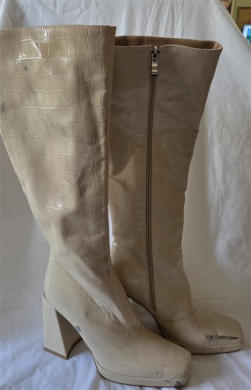 NWOT Princess Polly 9 Montgomery Cream Croc Knee High Boots 129951
