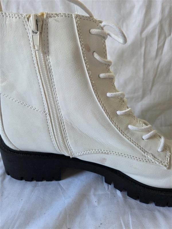 NWOT Camp Site 9 White Lace Up Lug Ankle Boots White 129953