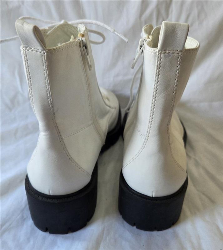 NWOT Camp Site 9 White Lace Up Lug Ankle Boots White 129953
