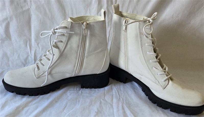 NWOT Camp Site 9 White Lace Up Lug Ankle Boots White 129953