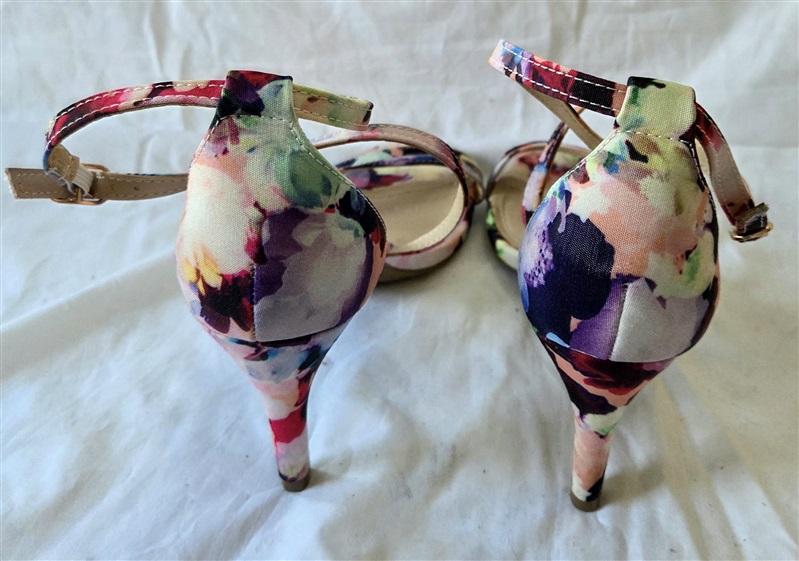 NWOT Dream Pairs 9.5 Gigi Floral Strappy Heel Wrap Sandals 129960