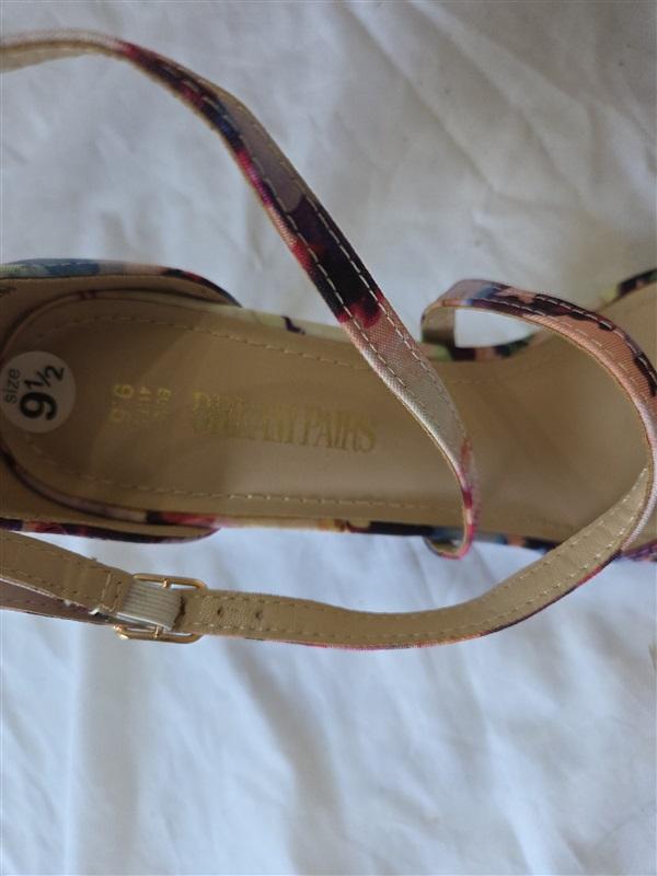 NWOT Dream Pairs 9.5 Gigi Floral Strappy Heel Wrap Sandals 129960