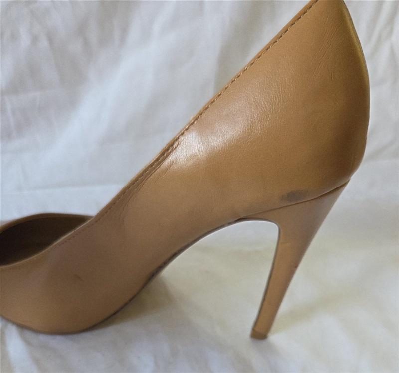 NWOT Express 9 Classic Pointed Toe Tan Leather Pumps 129962
